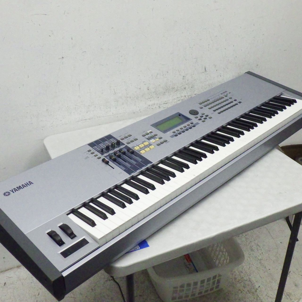 Yamaha ES8 88 - Key Piano