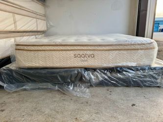 Like New - Queen Saatva Classic Luxury Firm Mattress - Delivery Available