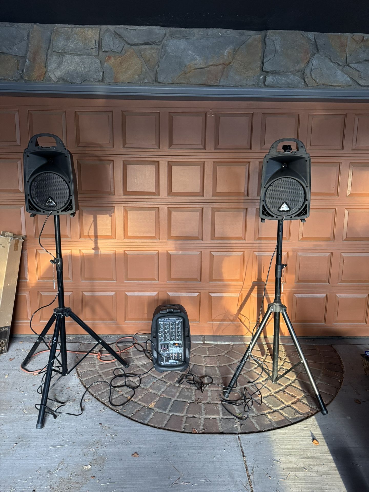 Behringer Europort PPA500BT 6-Channel Portable PA System w/ Bluetooth 500 Watt Setup