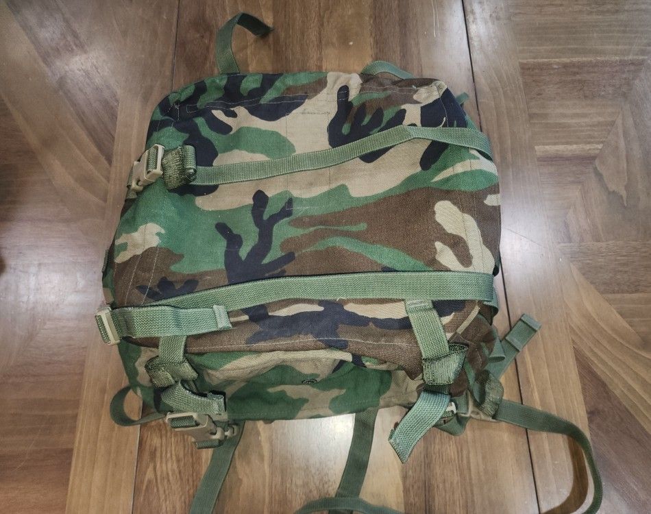 U.S. Army Medic Kit Bag Pack BDU Battle Dress Uniform Camouflage Digital Combat