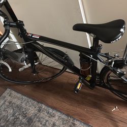 Carbon Fiber Frame It’s So Lite Literally Lift It With One Hand Smooth Ride With No Issues On Gears Changes Or Anything Chain And Tires In Great Condi