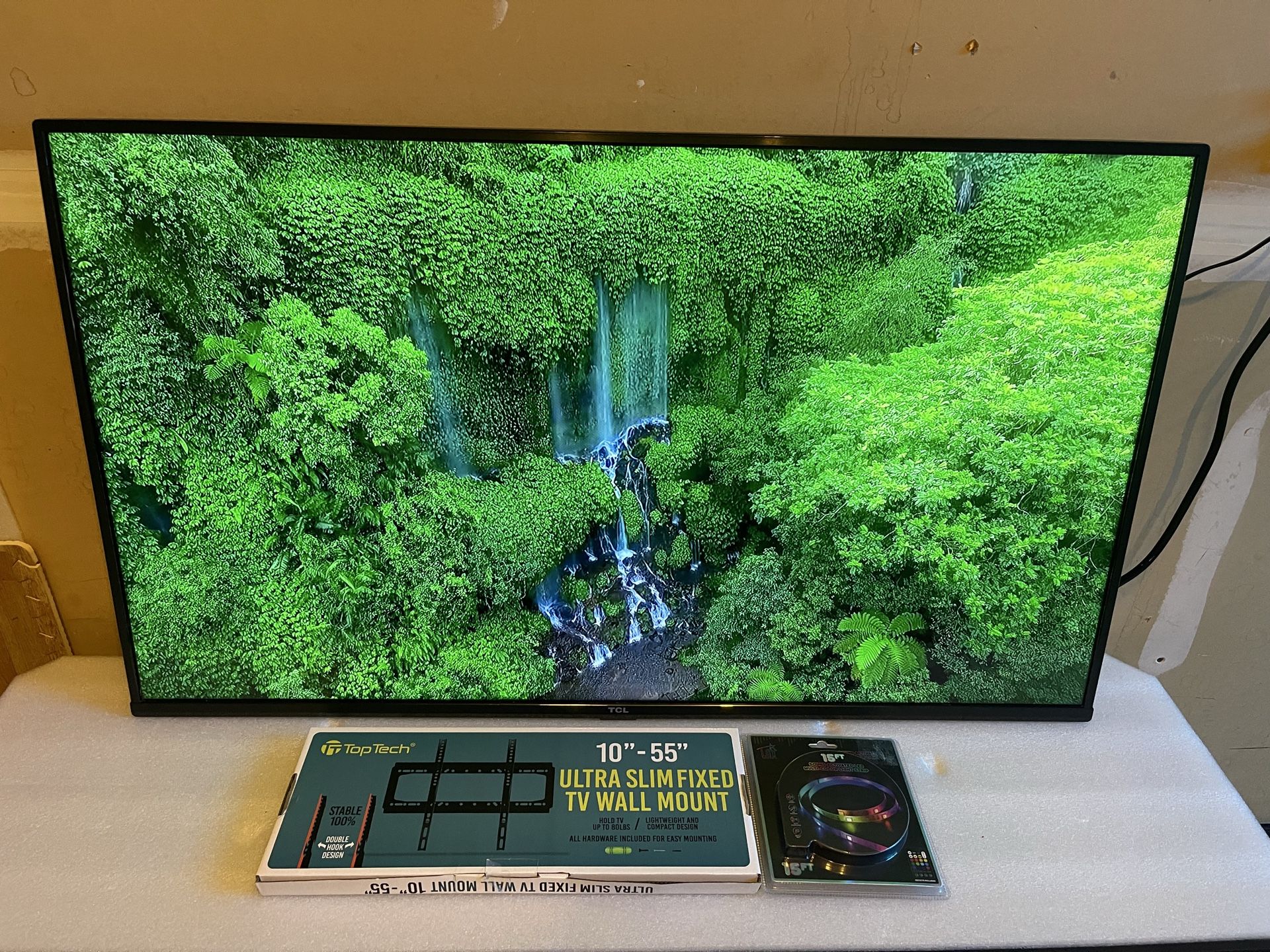 50” TCL 4K SMART UHD LED TV + BRAND NEW REGULAR WALL MOUNT + BRAND NEW LED LIGHTS