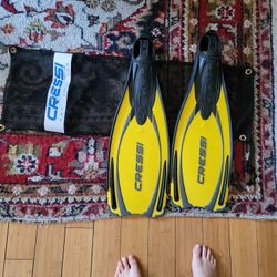 New CRESSI REACTION pro Fins Size M MENS  NEW...