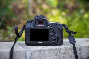 Canon 5D Mark iv DSLR CAMERA