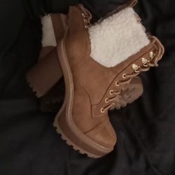 Soda Size 5.5 Heeled Boots