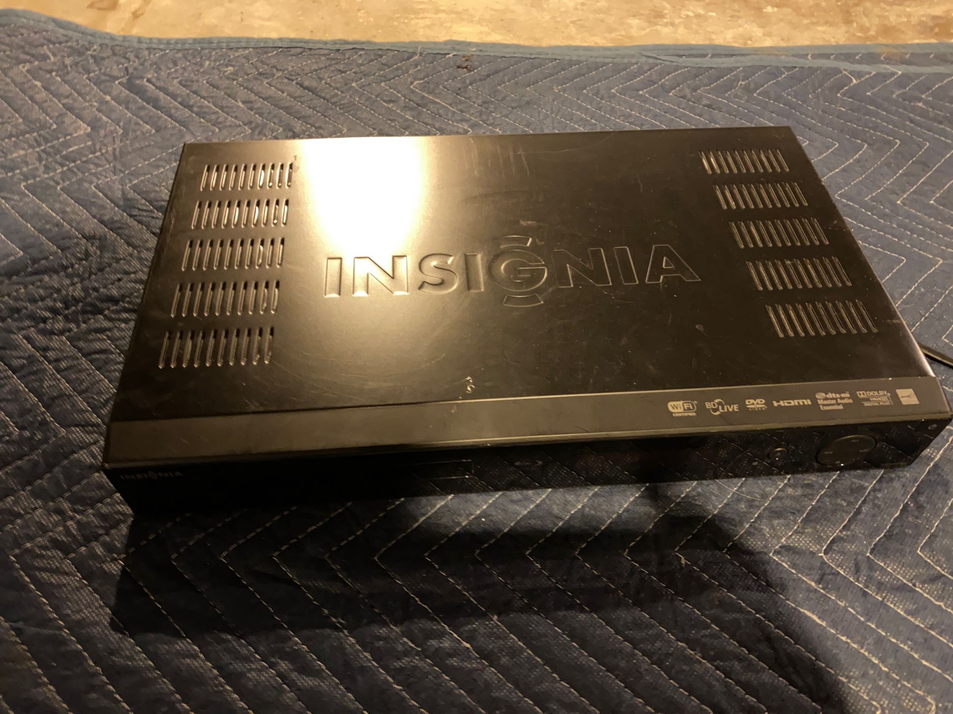 Insignia blu ray and DVD player