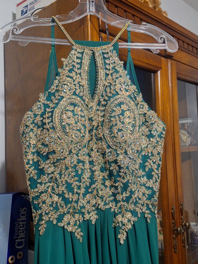 Like New! Beautiful / Stunning! ( Fiesta Fashions ) Prom Dress /  Evening Dress
