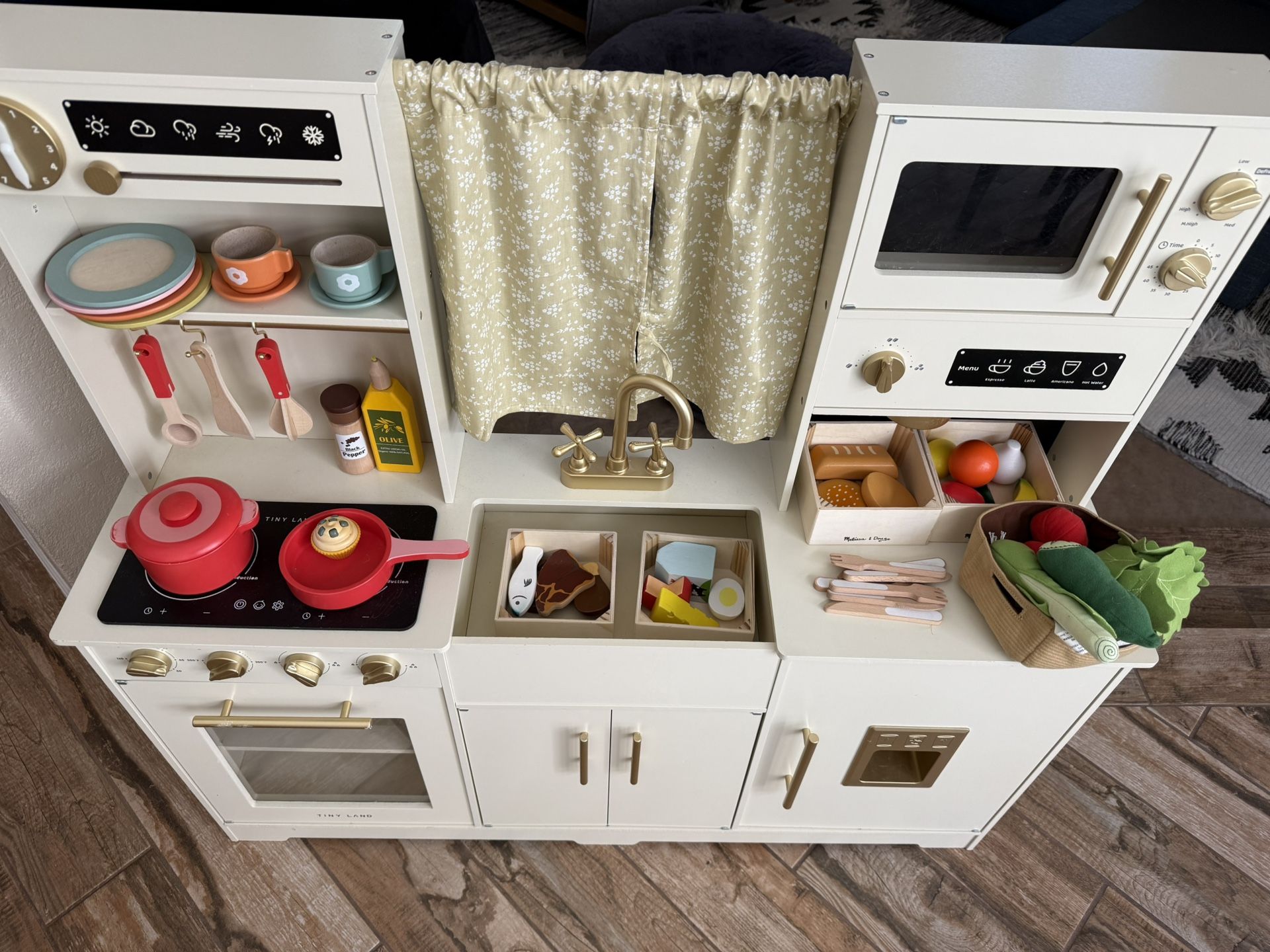 Play Kitchen And Accessories