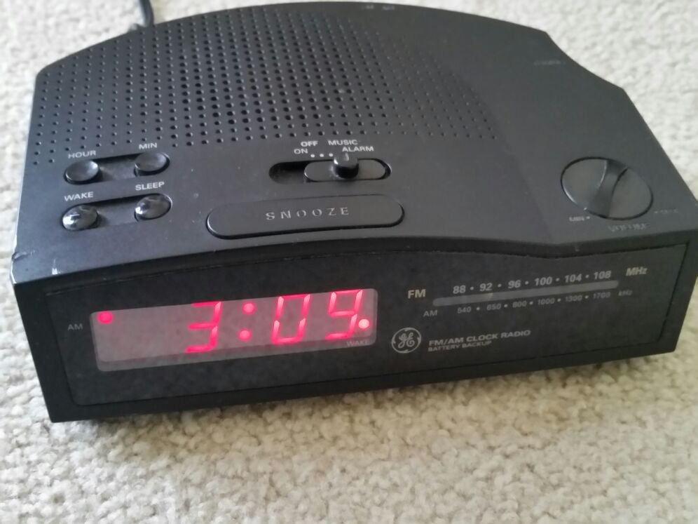 Radio AM/FM clock and alarm
