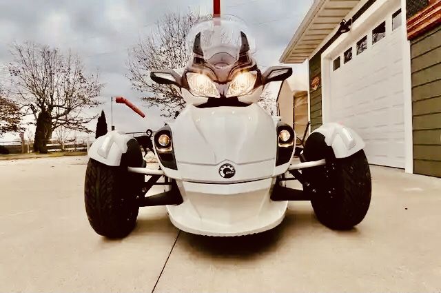 Photo  2014 CanAm Spyder STS clean