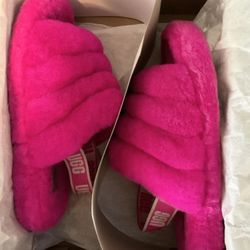 New Ladies UGGS Shoes-size 6--$130 Firm,No Hold Or Spam