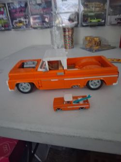 Orange Classic Pickup Truck Model Car Set