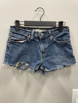 518 Levi’s Women’s Cut Off Jean Shorts 