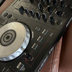 Pioneer DDJ-SB3 DJ controller.