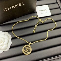 A classic and noble necklace