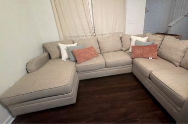L-Shaped Sectional Sofa – Excellent Used Condition