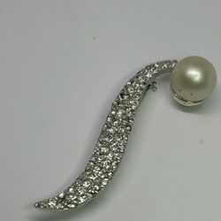 SILVER TONE RHINESTONE BROOCH 