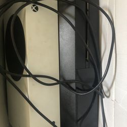 2 Xbox’s + Controllers