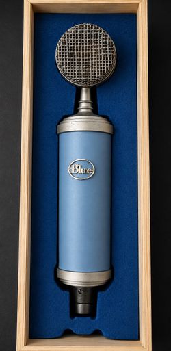 Blue Bluebird Condenser Microphone w/ Shock Mount, Pop Filter & Original Box