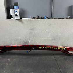 2021-2022-2023-2024 KIA K5 CENTER TAIL LIGHT OEM USED #9256