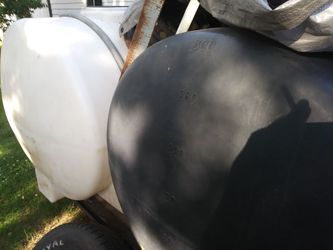 300 gallon water tanks