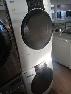 Kenmore Elite HE3 stackable front load washer and dryer set - Free delivery