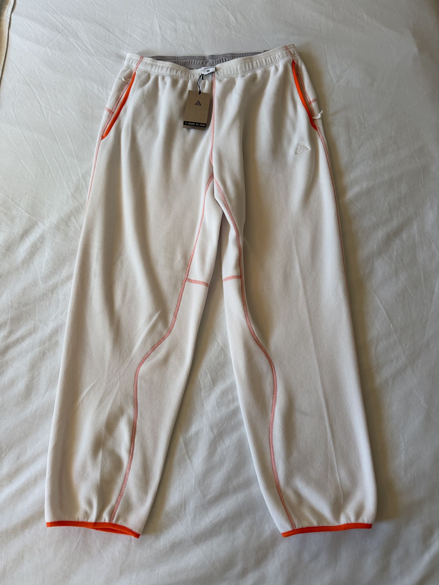 FS: Nike ACG Women’s Wolf Tree Fleece Pants (HJ0241-030)
