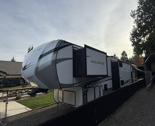 2022 Keystone Avalanche 390DS Fifth Wheel