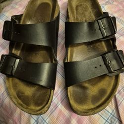 BIRKENSTOCK  SIZE 9 GREAT CONDITION ORIGINAL PRICE $140. 