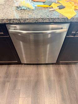 Dishwasher / Lavaplatos