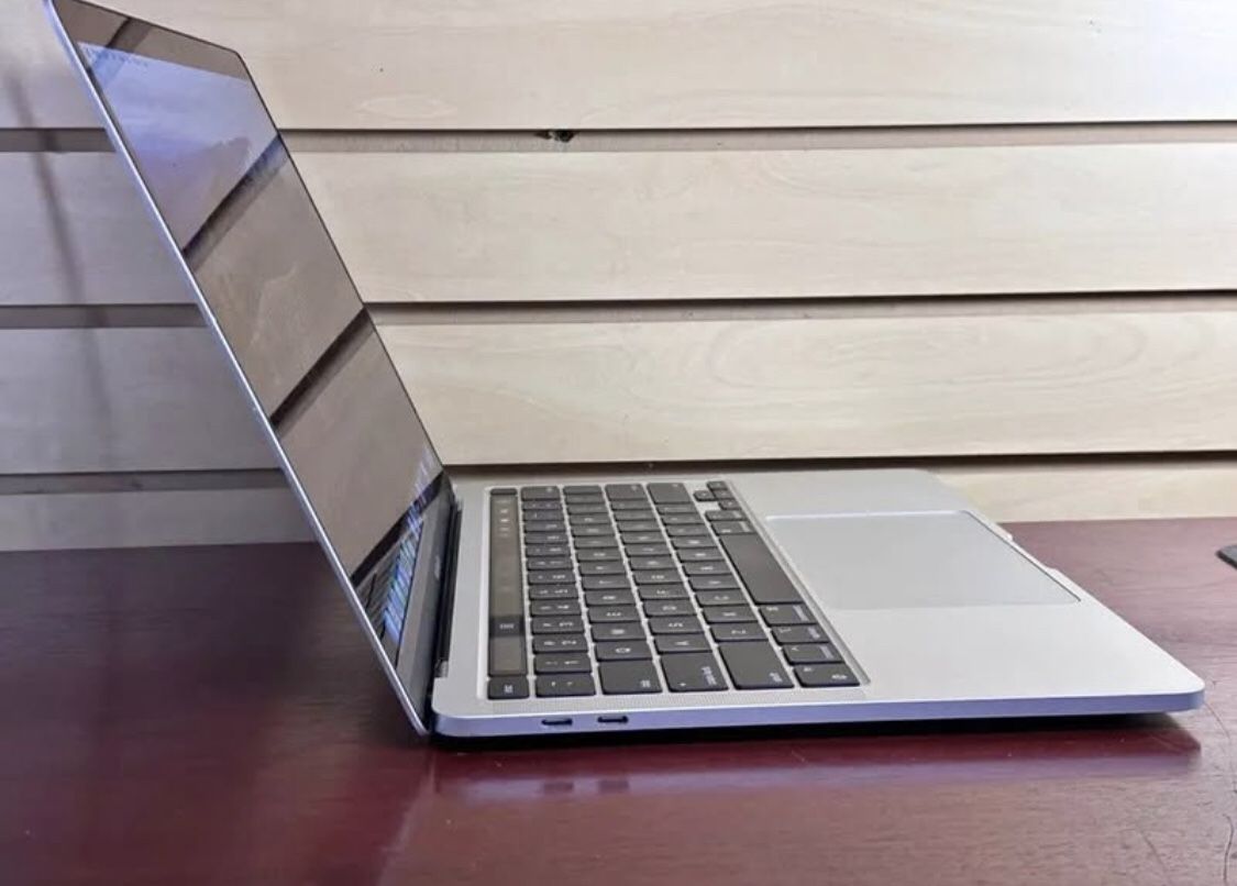 Apple MacBook Pro 13.3" 2022, M2, 8C CPU 10C GPU, 8GB, 256GB - Silver 28 Cycles