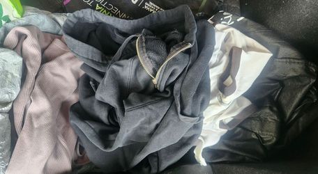 Free**Women's 6 items clothes bundle Size Small with flaws