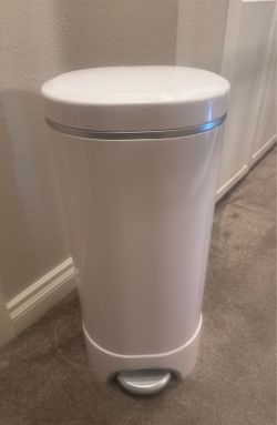 Munchkin “Step” Diaper Pail