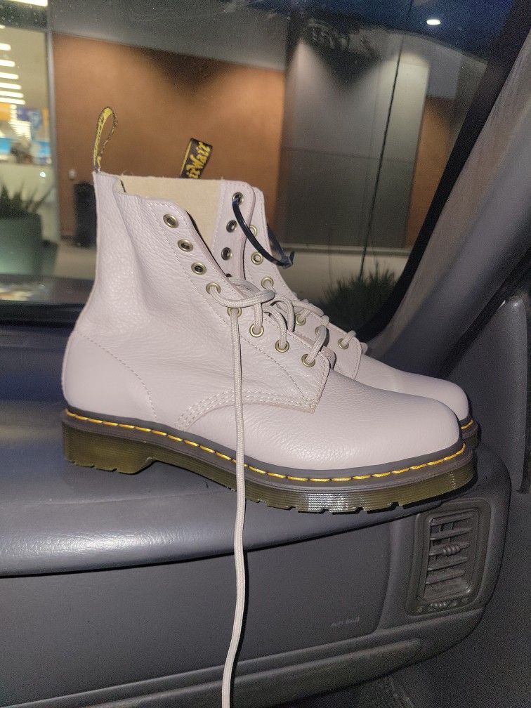 Womens Martens Soft Leather Size 10