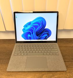 13.5" Microsoft 1867 Touchscreen 256GB SSD