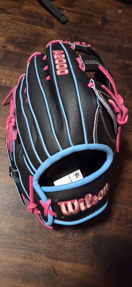 New Wilson A2000 11.75 Baseball Glove With Tags 300 Retail