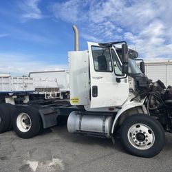 International 8600, Semi Truck Low Mileage 
