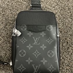 Louis Vuitton Outdoor Slingbag for Sale in Phoenix, AZ - OfferUp