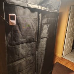 2'x4' Gorilla Grow Tent With HLG 350R 