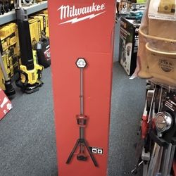 MILWAUKEE ROCKET M18 DUAL POWER TOWER LIGHT (TOOL ONLY)