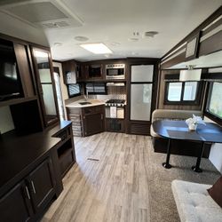 2019 White Hawk. By Jayco Like New Travel Ready 