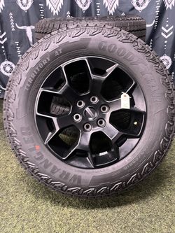 2026 Ford Expedition Tremor 6 Lug Black Appearance Package 18 Inch OEM Wheels