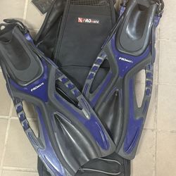 Two Pairs Of Adult fins + Kids Snorkel Kit