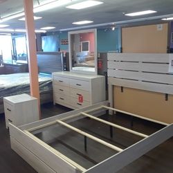 4 Piece Queen Bedroom Set Queen Bed Frame Dresser Mirror And Nightstand Coastal White Color