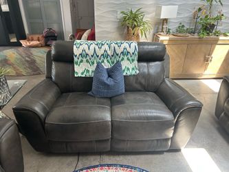 🔥Black Leather Reclining Loveseat — Like New🔥