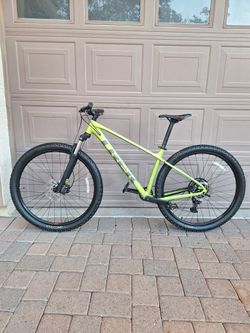 TREK MARLIN 5 GEN 3 MOUNTAIN BIKE 29 ER 1 X 9 SPEED( CHECK MY OTHER BIKES)