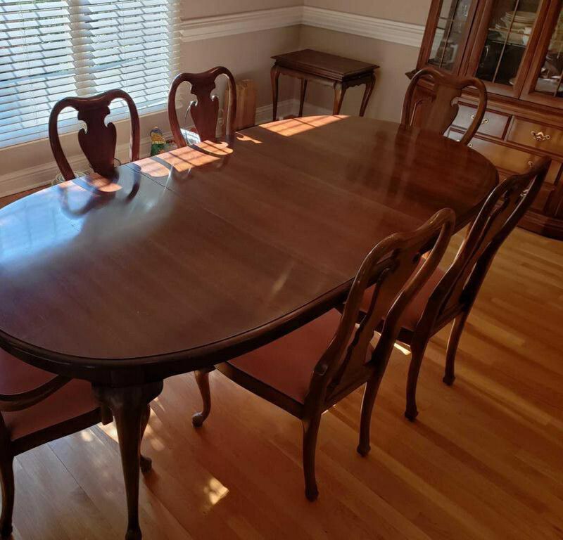Queen Anne style Thomasville table set