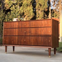 Mid Century Modern Wood 6 Drawer Lowboy Dresser – Walnut (Free Delivery 🚚)
