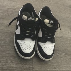 Nike dunks size 6.5y in woman