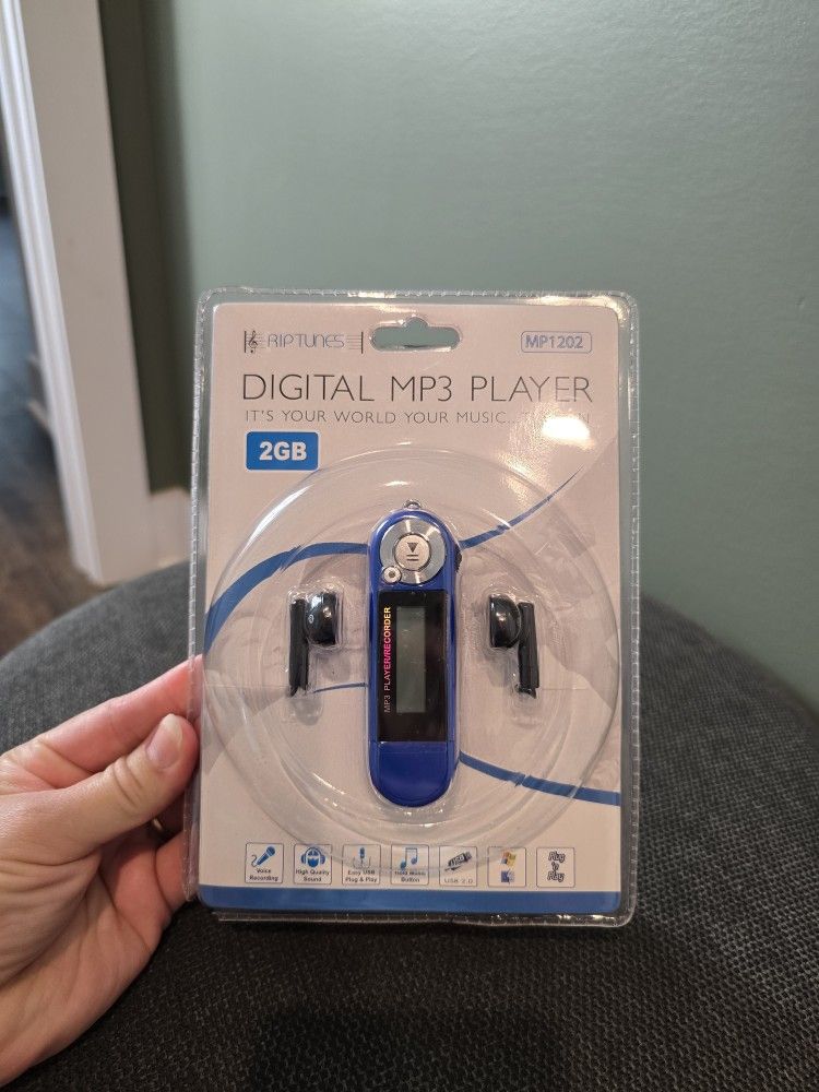 Riptunes MP1202 Black (2GB) Digital Media Player With Digital Voice Recorder New